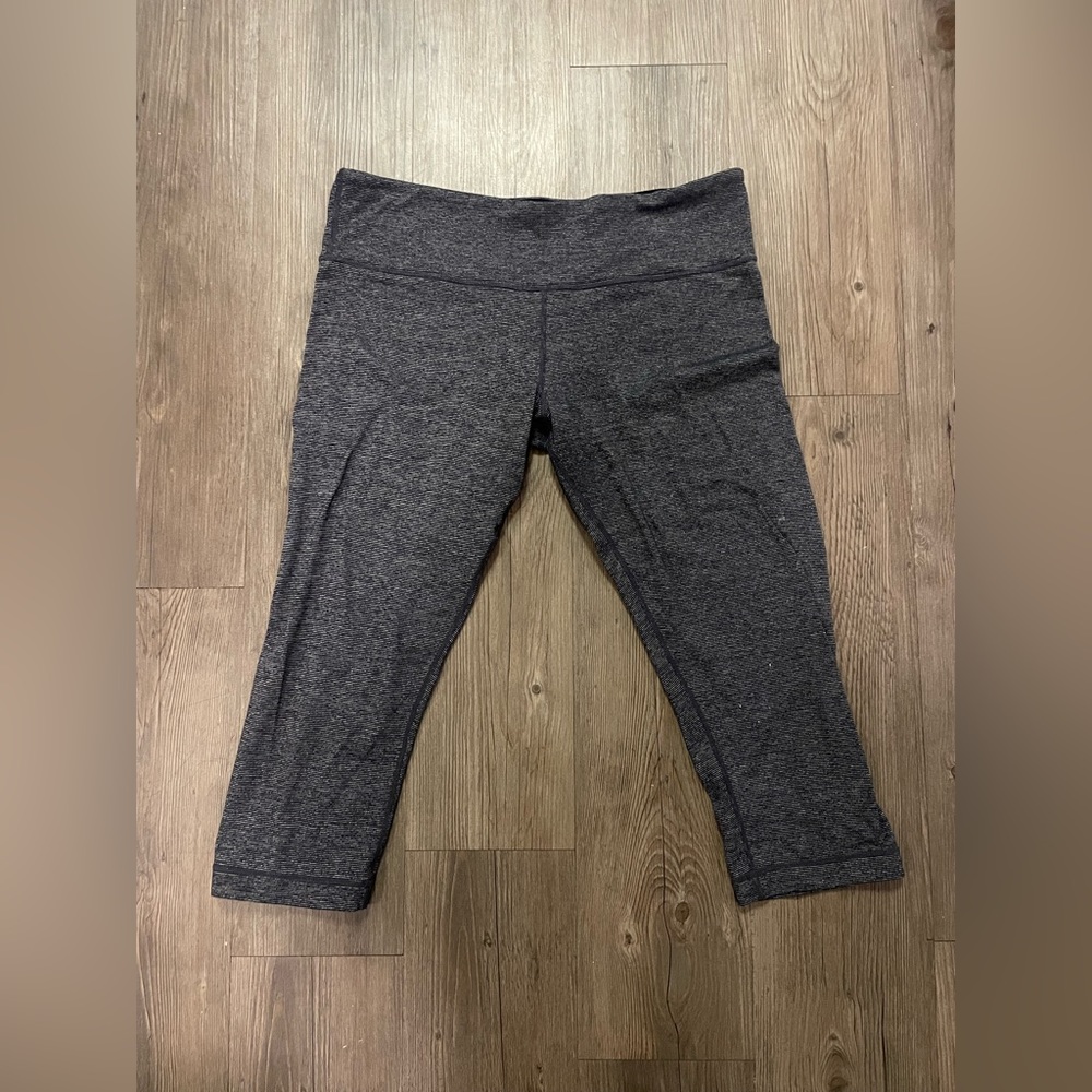 Lululemon women’s size 12 large capri yoga pants leggings